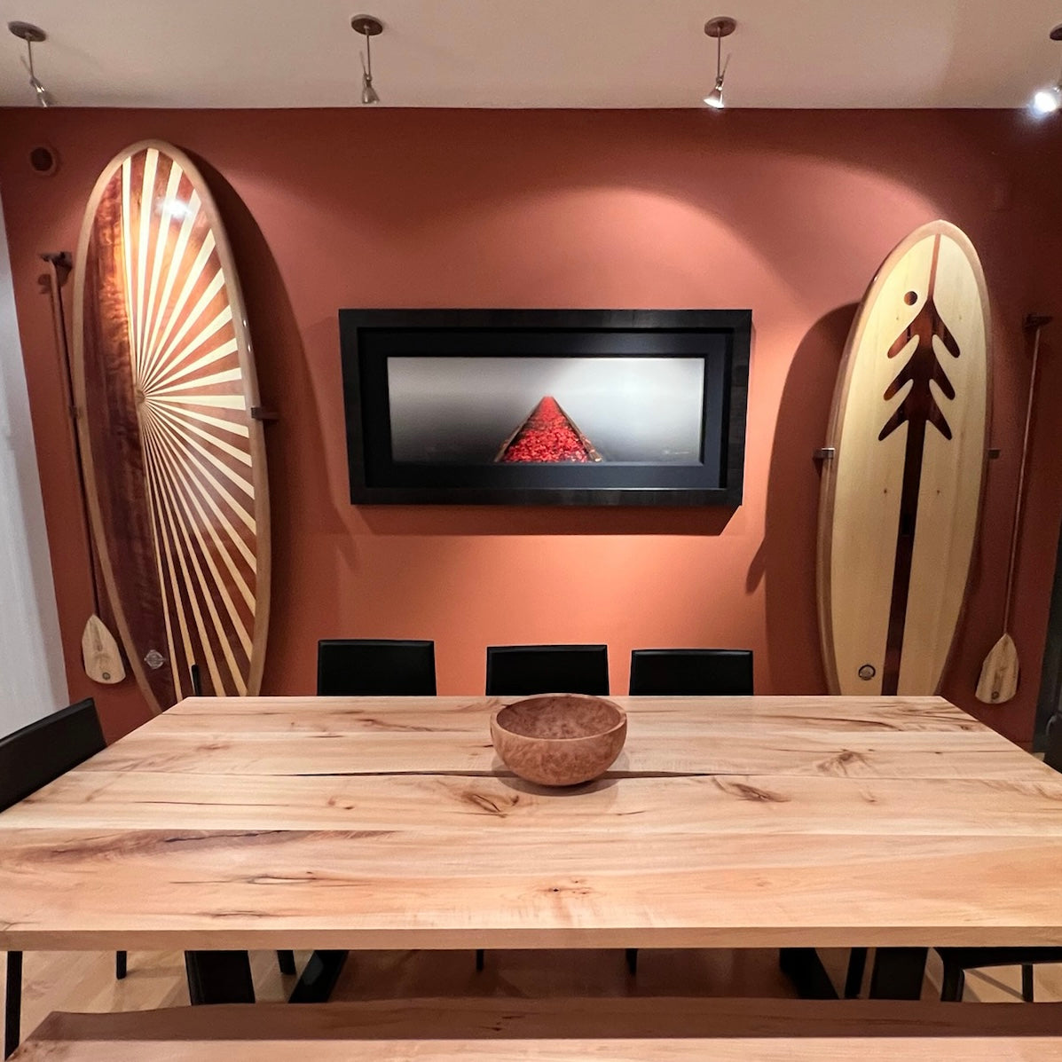 Why a wooden surfboard or paddle board is the perfect element in a beach or lake house interior design project