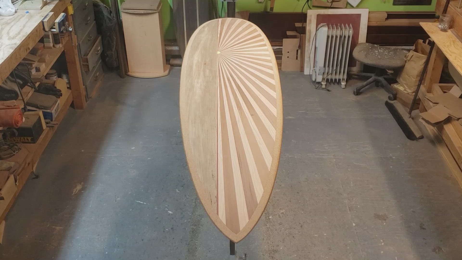 Resin coat on the Ventana Surfboards Pebble Beach Sunburst Bolt 7&